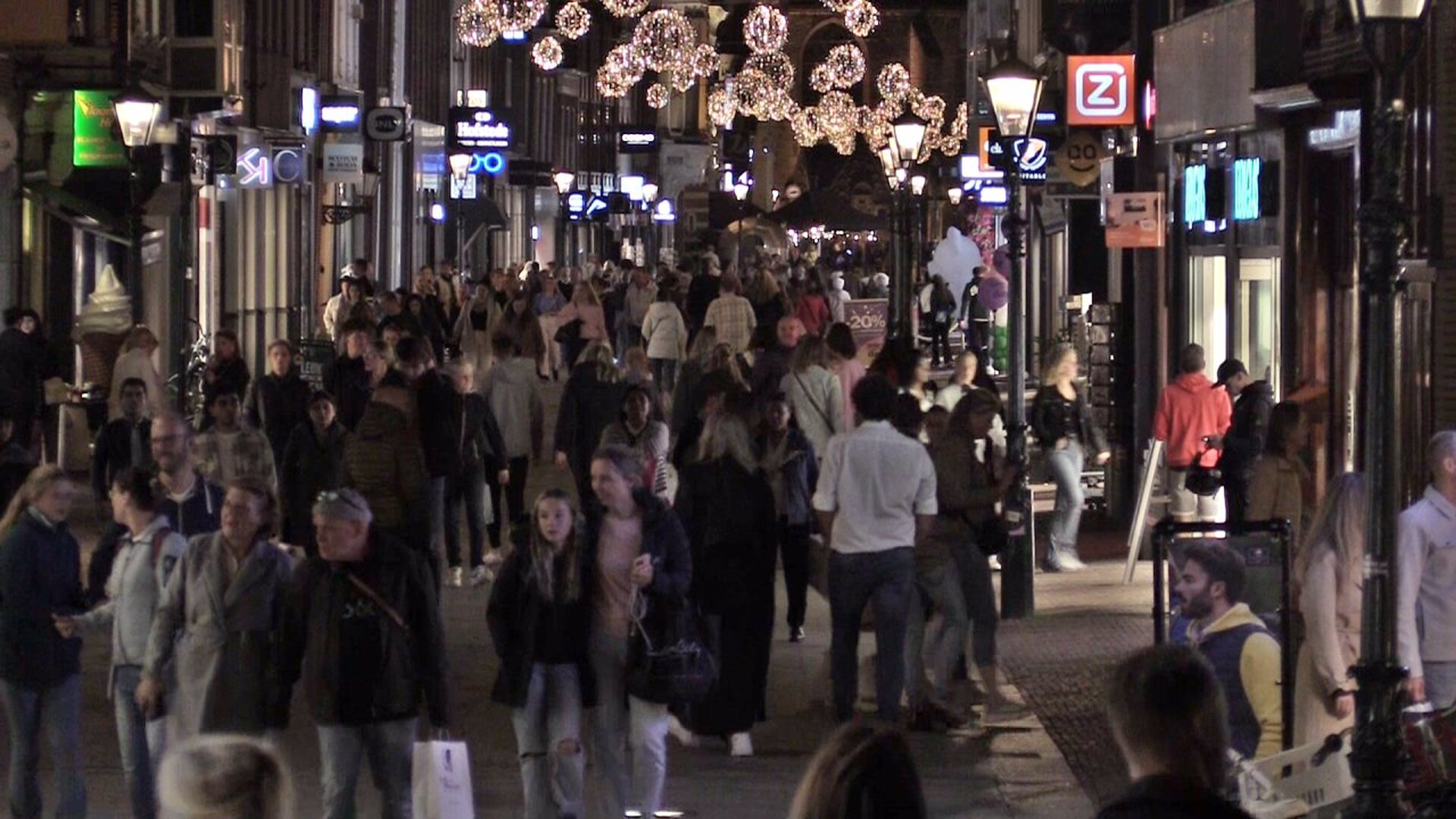 Foto: alkmaar-langestraat-shopping-night-1.jpg