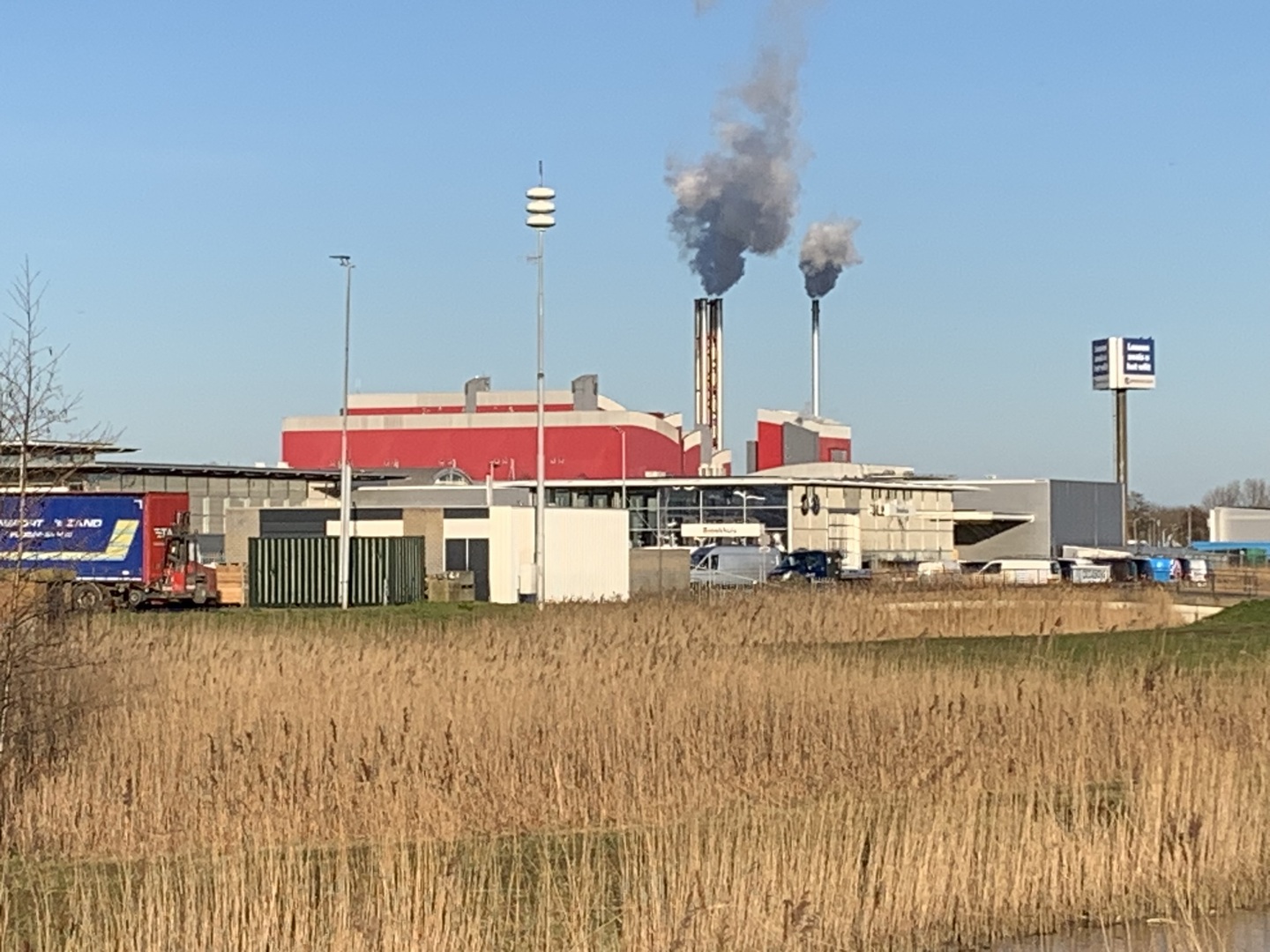 Foto: alkmaar-vuilverbranding-hvc-rook-1.jpg